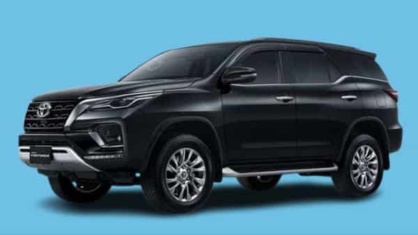 fortuner black colour